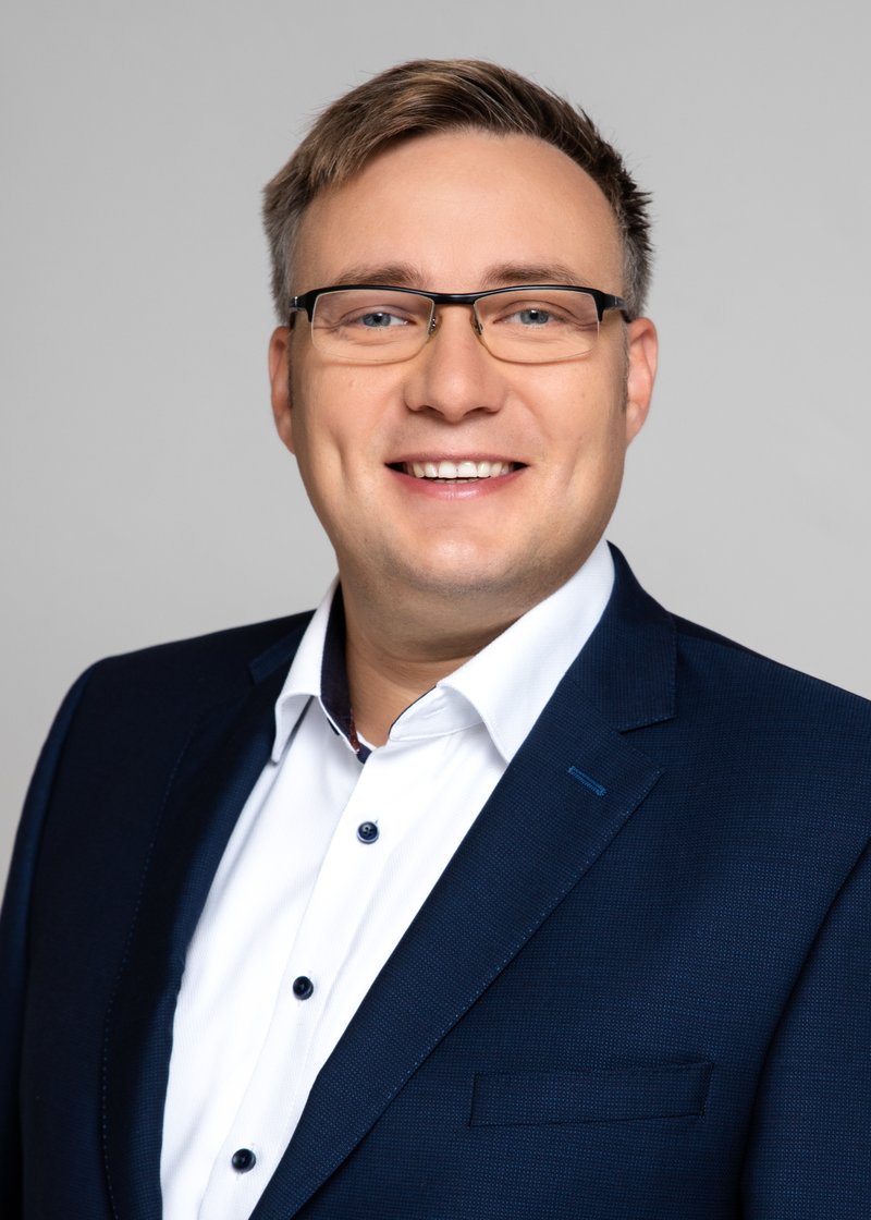 Porträtfoto von Robert Hannemann, KI-Stratege und Autor